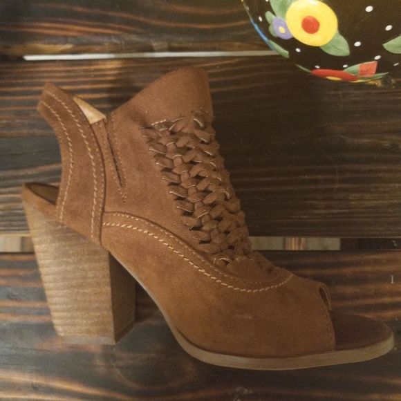 NOT RATED SUEDE PEEP TOE HEELS - Picture 7 of 10